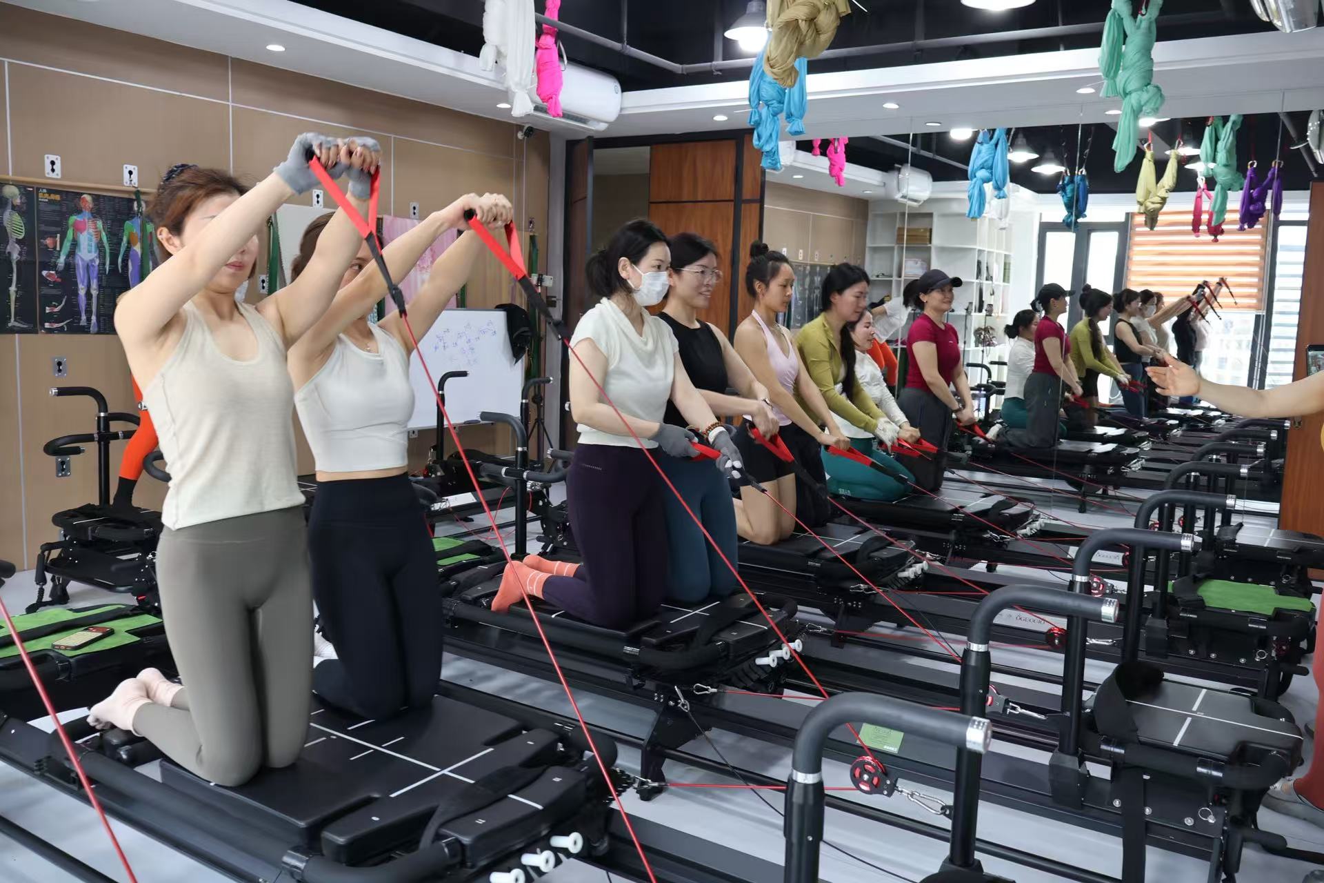 在泉州，90后女孩把瑜伽馆开进了社区，兼顾家庭与事业，让邻居们下楼就能练超模机